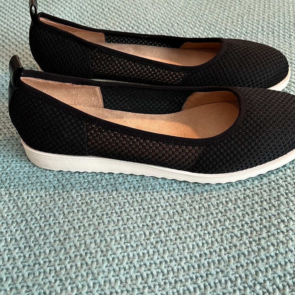 Life Stride Black Knit Slip-On Women's Flats - Picture 4 of 7